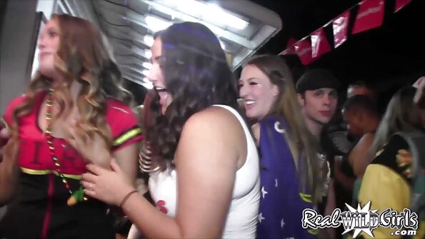 ஆற்றின் அருகே குடுத்து நான் ஆபாச