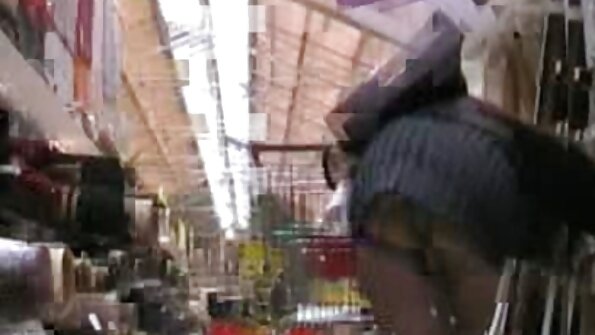 அப்பா ஆபாச திரைப்படங்கள் மகளை அரவணைக்கிறார்