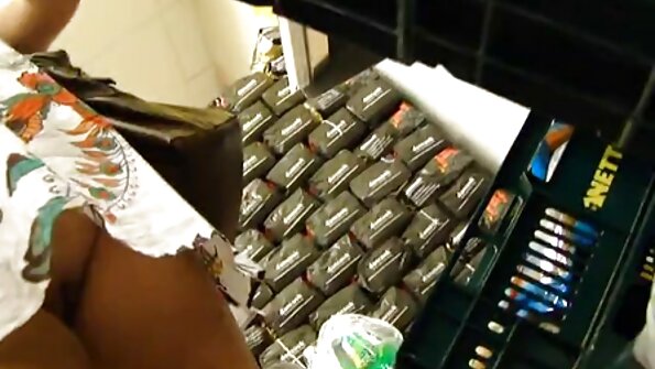 ஆண் ஜானி அந்தப் xxx hd video download பெண்ணின் மார்பில் மூழ்கிவிடுகிறான்