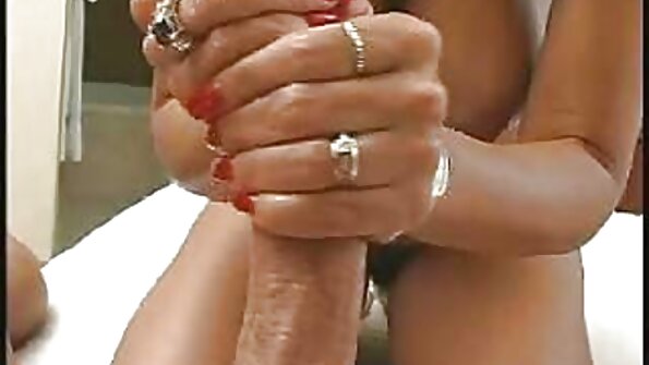 அதன் வேலையைச் செய்கிறது செர்பியன், ஆபாச