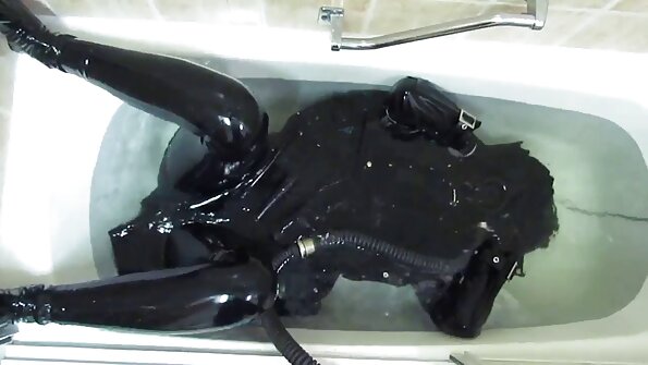 படிக்கட்டுகளில் ஒரு பெண்ணை வம்பு இலவச ஆபாச படங்கள் செய்கிறான்