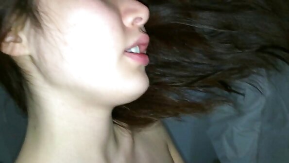 Nymphet வாடிக்கையாளரை பழங்கால ஆபாச வசீகரித்தது