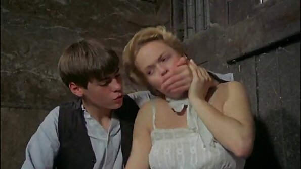 பூல் முதிர்ந்த குழாய் கிளீனர் நம்பிக்கையாளர் கேந்திரா காமத்தை ஏமாற்றுகிறார்