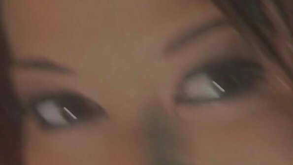 பிச் ஒரு உற்சாக ஆபாச வீடியோ வலைப்பதிவை வழிநடத்துகிறார்