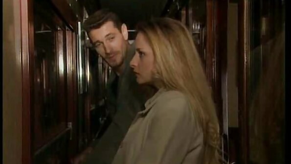 காலுறைகளில் ஒரு பெண்ணை கே pirn குடுத்தல்