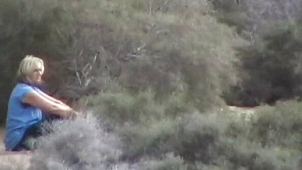 ஒரு xxx இலவச பெண்ணை குதத்தில் புணர்ந்தார்