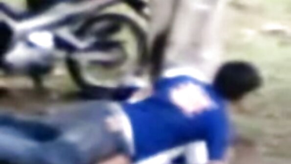 அவரது போலிஷ் ஆபாச ஓட்டைகளுடன் விளையாடுகிறது