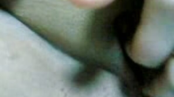 பெர்னாண்டோ கே ஆண் குழாய் தன்னை காதலிக்கும் நிக்கியை வம்பு செய்கிறான்