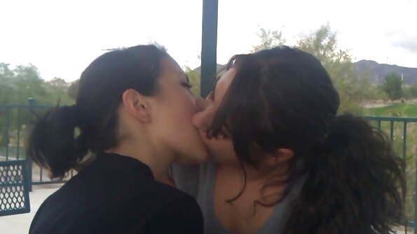 இரண்டு பெரிய கருப்பு ஆபாச மார்பக பிச்சுகள்