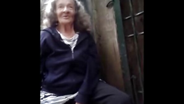 அனுபவம் வாய்ந்த தாய் ஆபாச கலைஞருடன் அழகான செக்ஸ் பெண்கள்