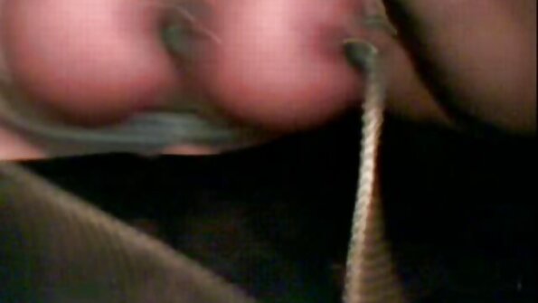 பெரிய ஹார்ட்கோர் ஆபாச மார்பகங்களைக் கொண்ட பெண்