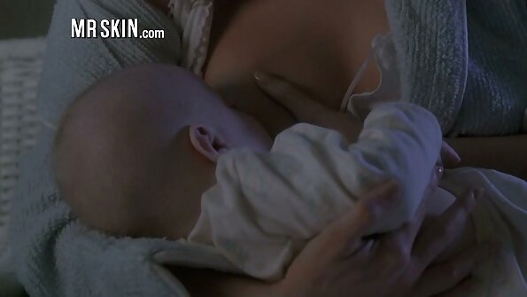 பெரிய மென்மையான மார்பகங்கள் குழாய் முடி