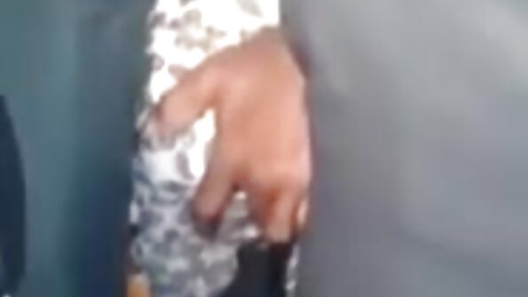 அறையில் கடினமான கருப்பு ஆபாச வேலை